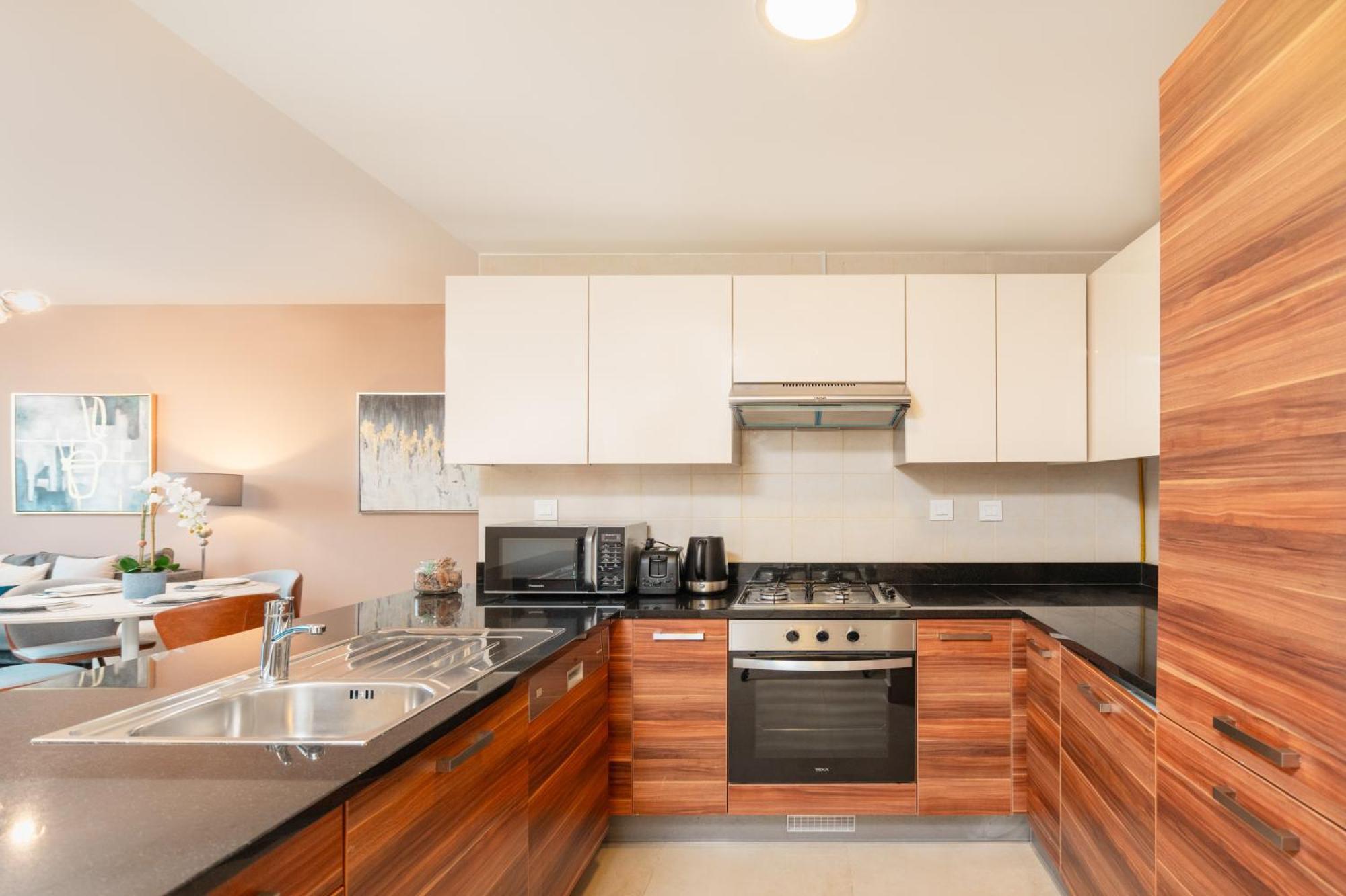 Prime Retreats - Sparkle Tower Marina Apartment