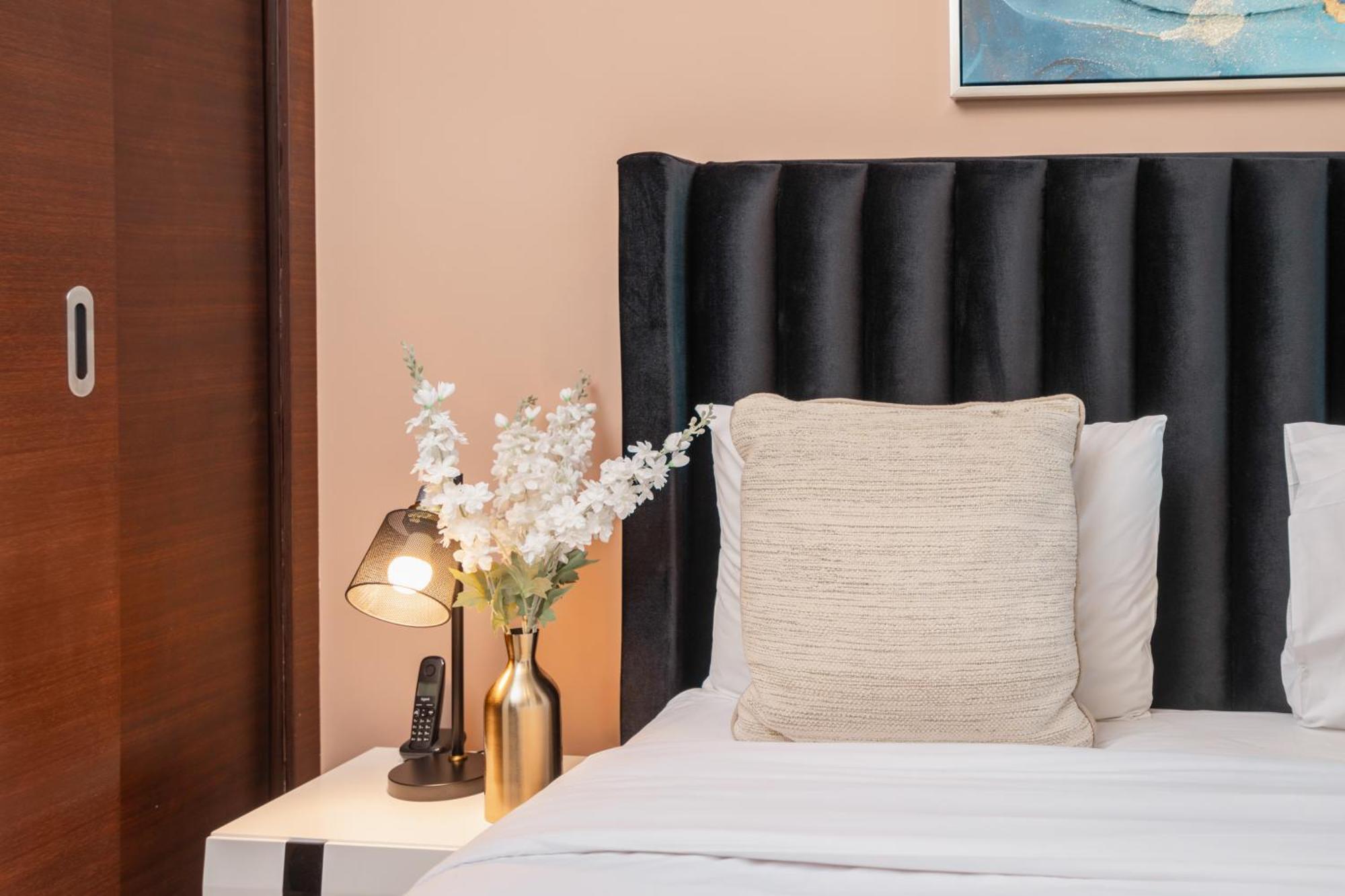 Prime Retreats - Sparkle Tower Marina Apartment Dubai