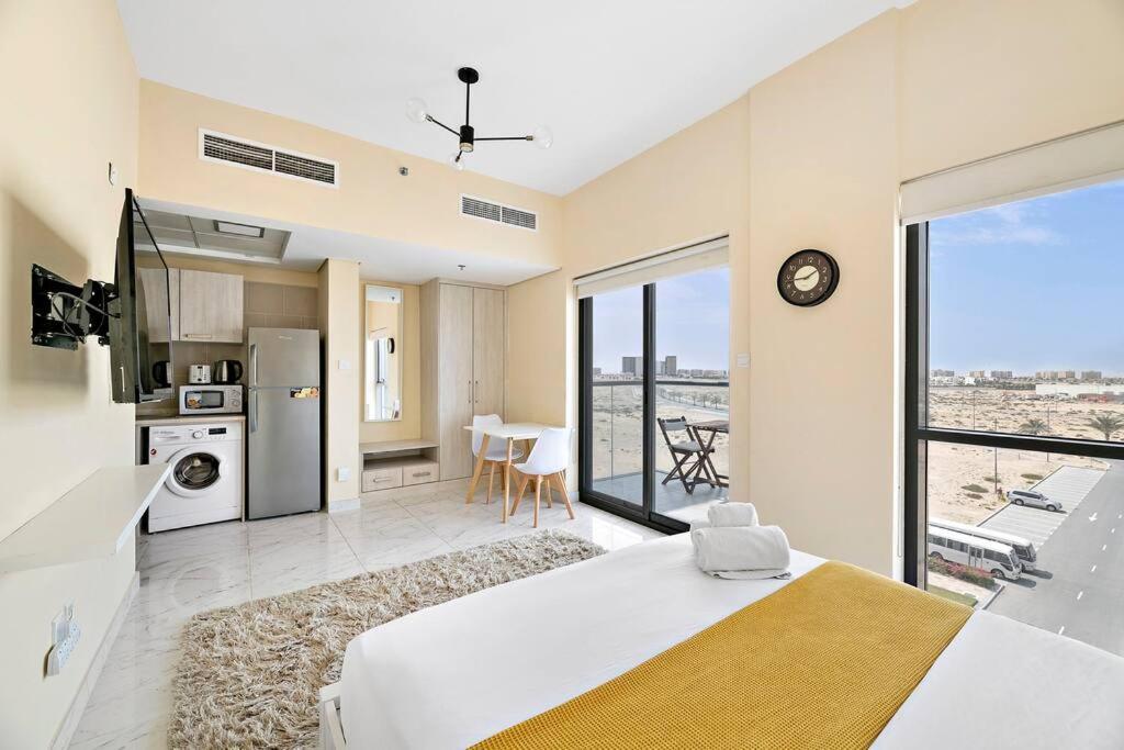 Chic Urban Escape At Mag 422 Apartment Dubai