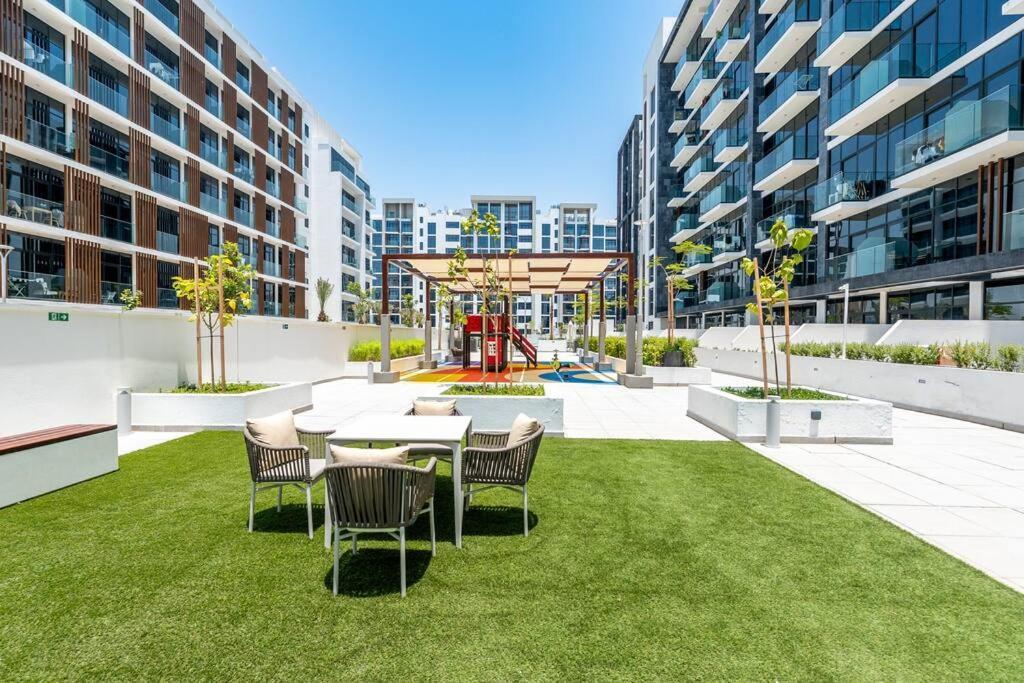 Chic Just 10 Min To Downtown Apartment Dubai
