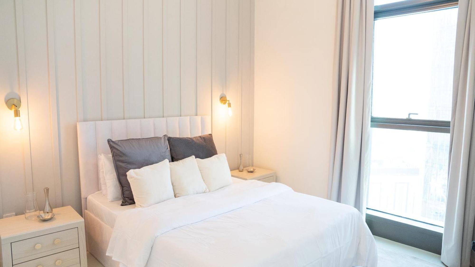 Modern 2br Near Mall & Burj Khalif *
