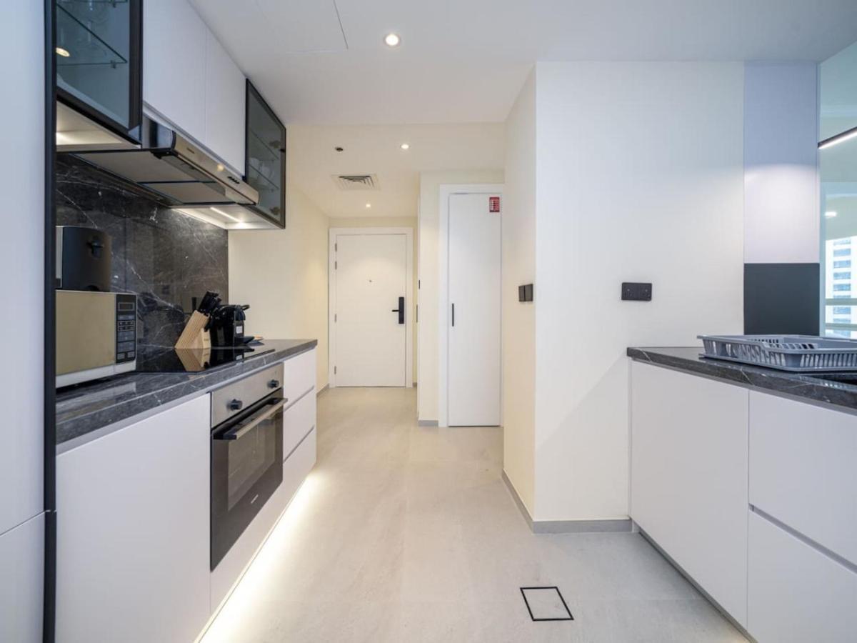 Stylish Upgraded 1 Bedroom Marina Escape Apartment