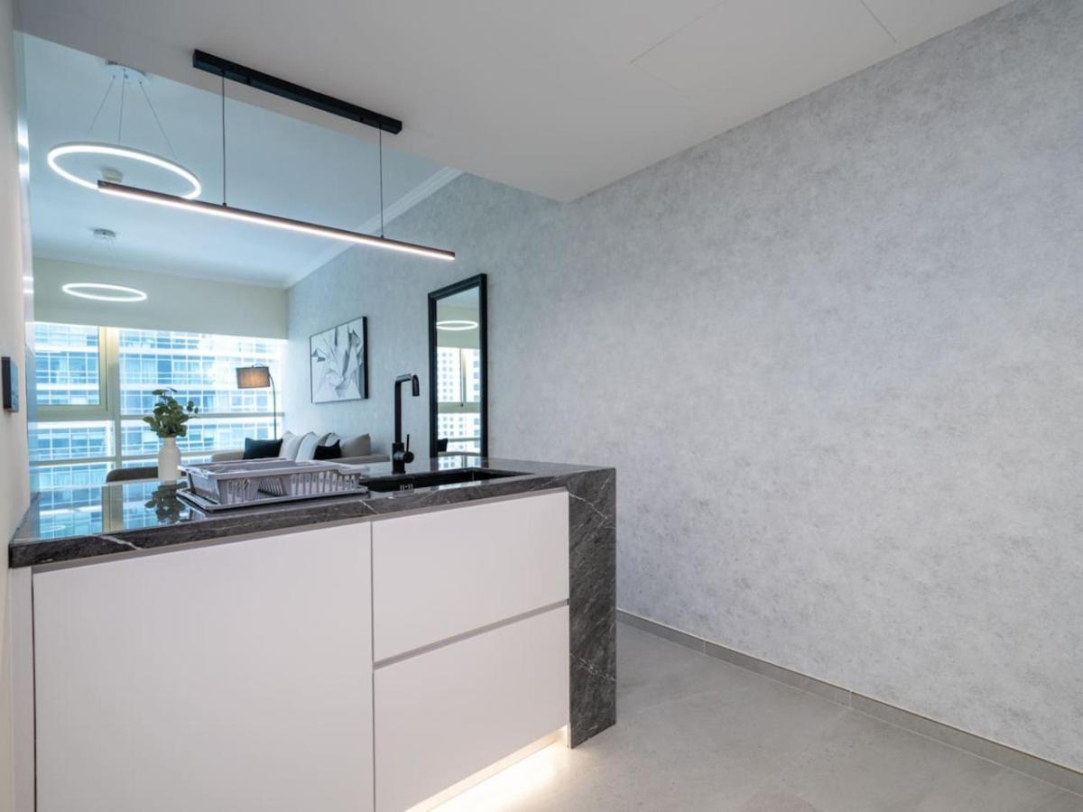 Apartment Stylish Upgraded 1 Bedroom Marina Escape *