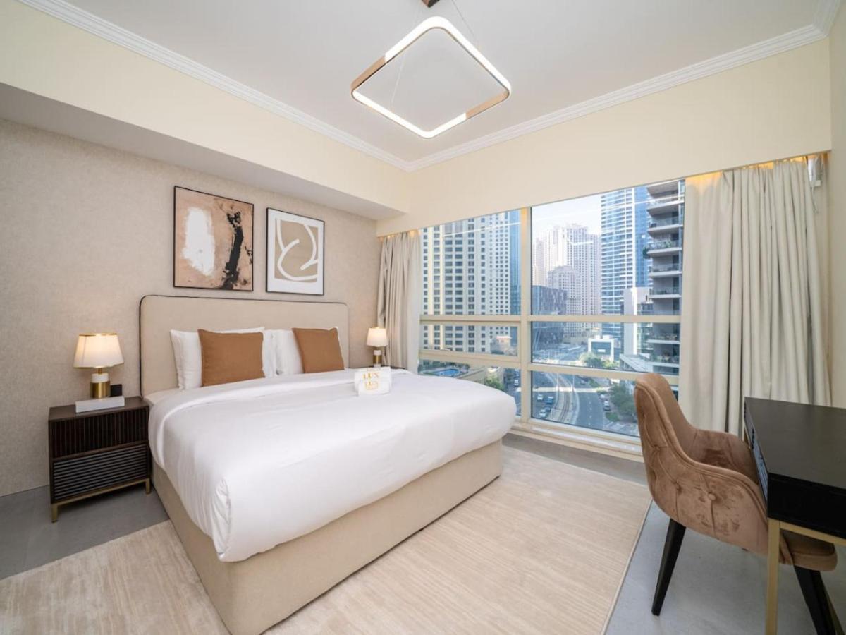 Stylish Upgraded 1 Bedroom Marina Escape Apartment Dubai