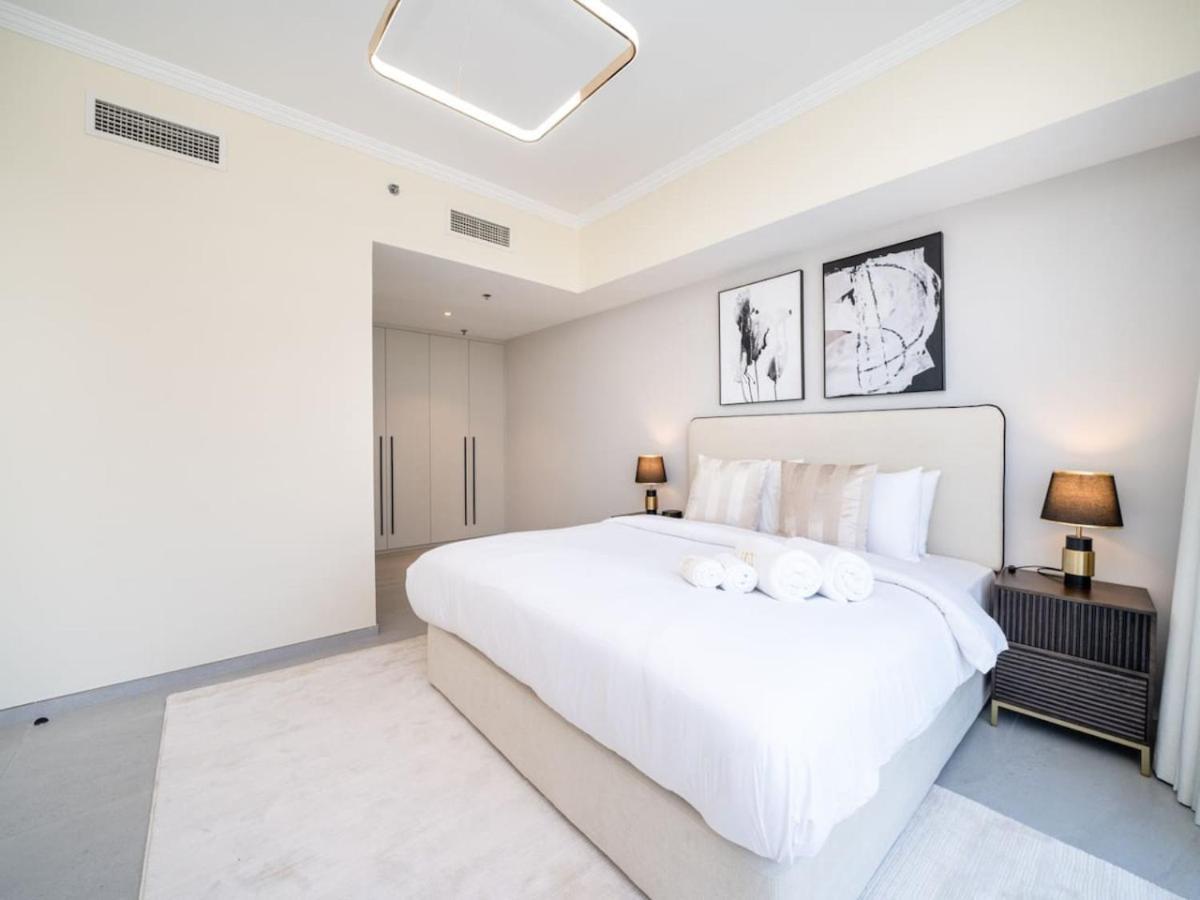 Stylish Upgraded 1 Bedroom Marina Escape * Dubai