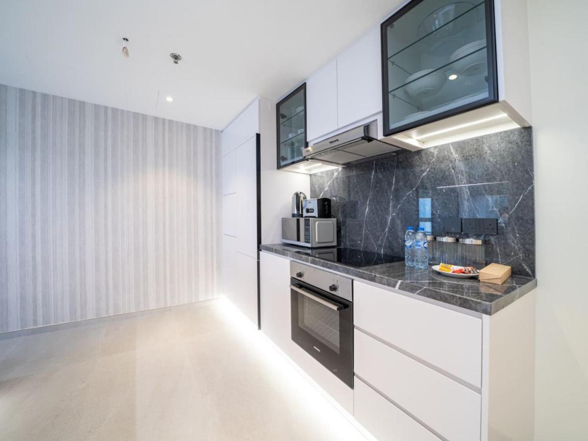 Stylish Upgraded 1 Bedroom Marina Escape *