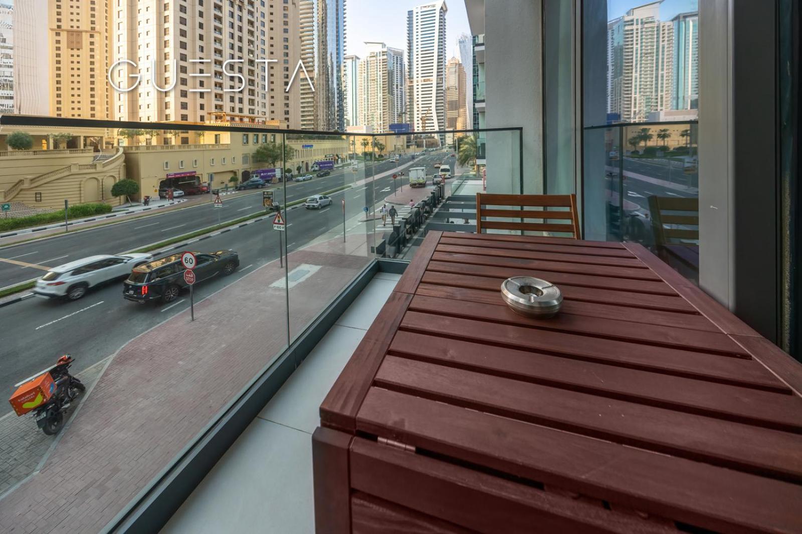 Liv Tower, Marina *