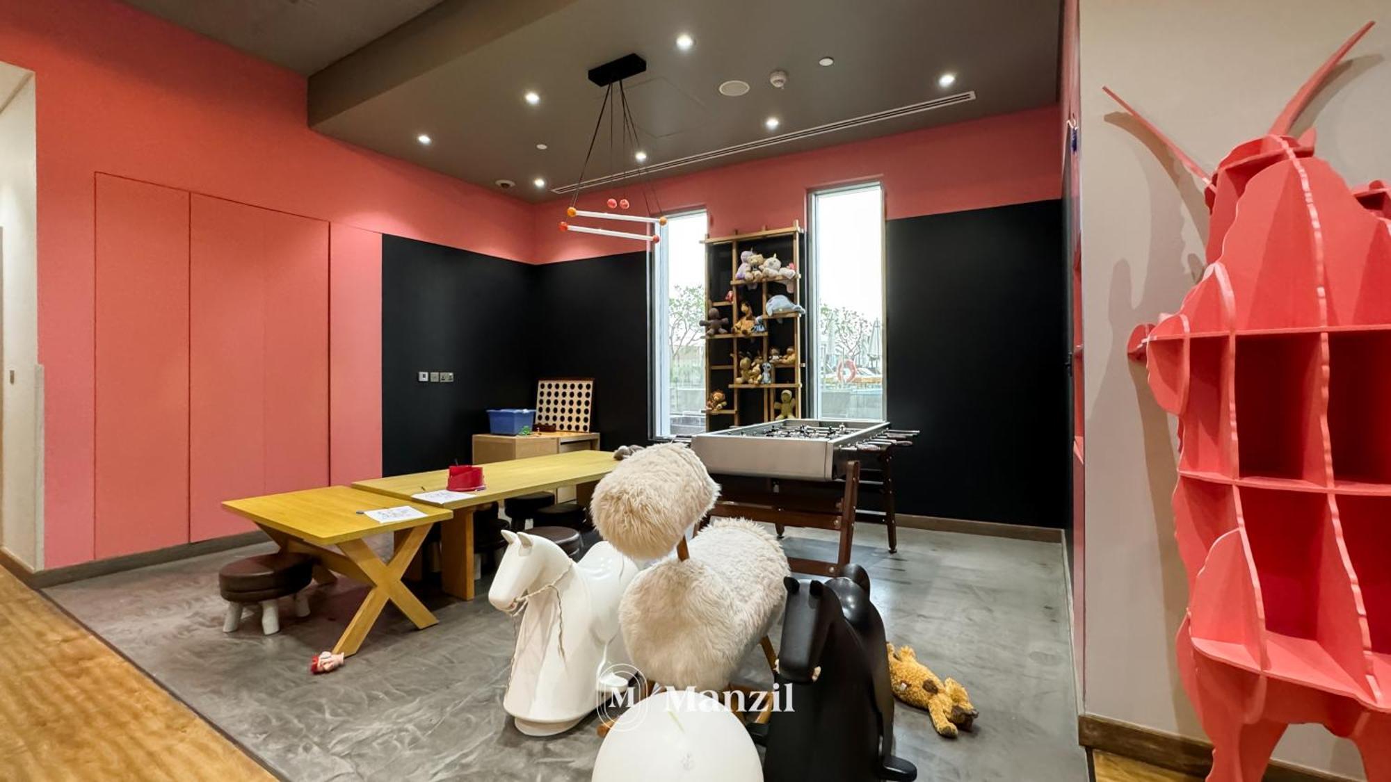 Manzil - With Direct Access To Mall Apartment