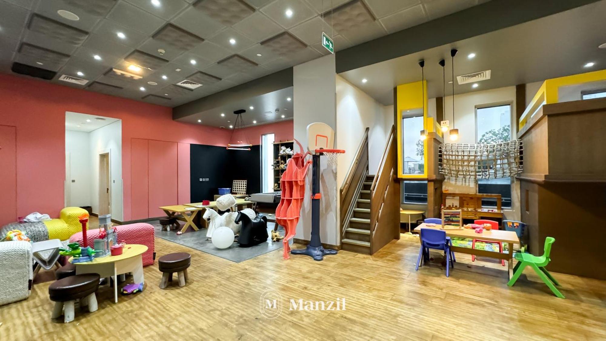 Manzil - With Direct Access To Mall * Dubai