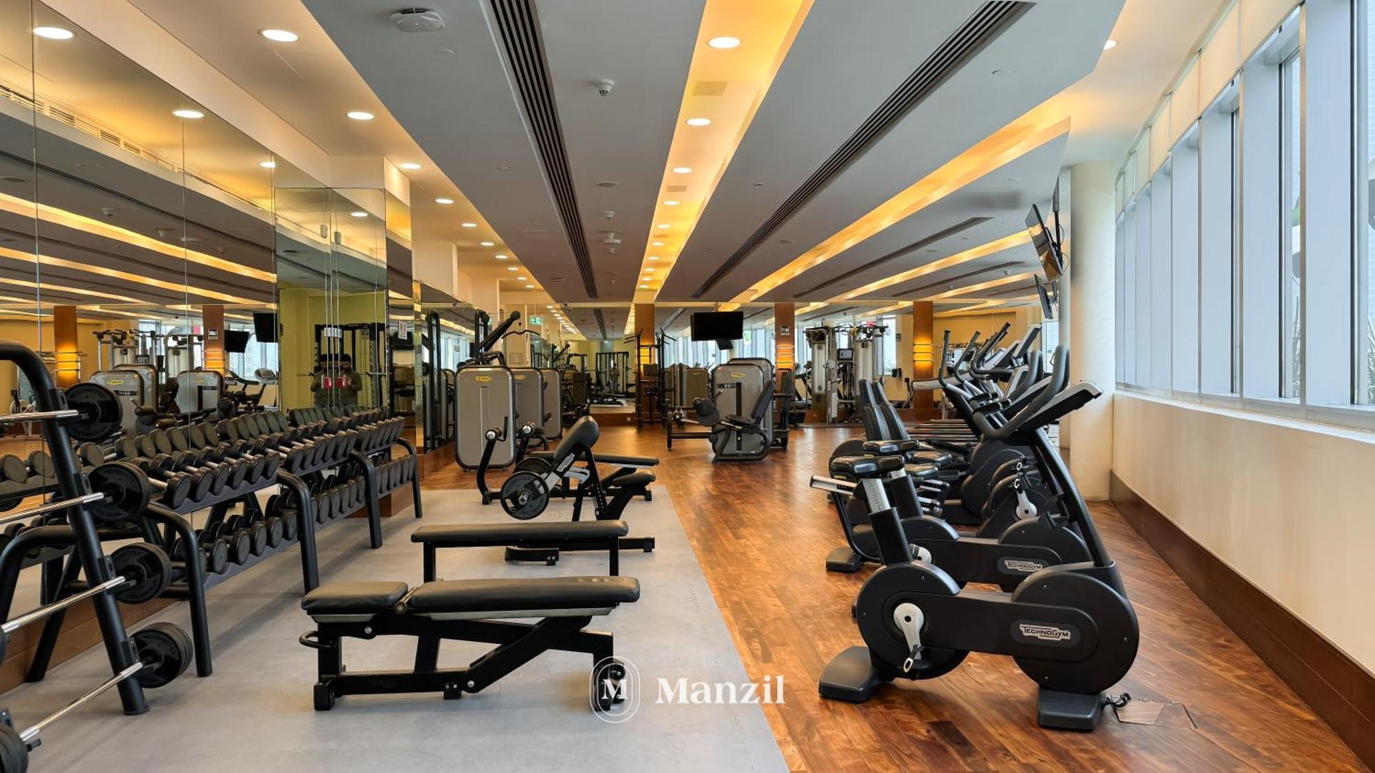 Manzil - With Direct Access To Mall Apartment