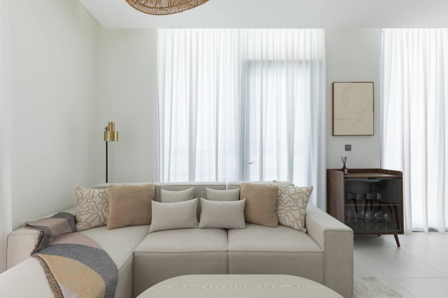 District One, Mbr Brand New Full Lagoon View Apartment