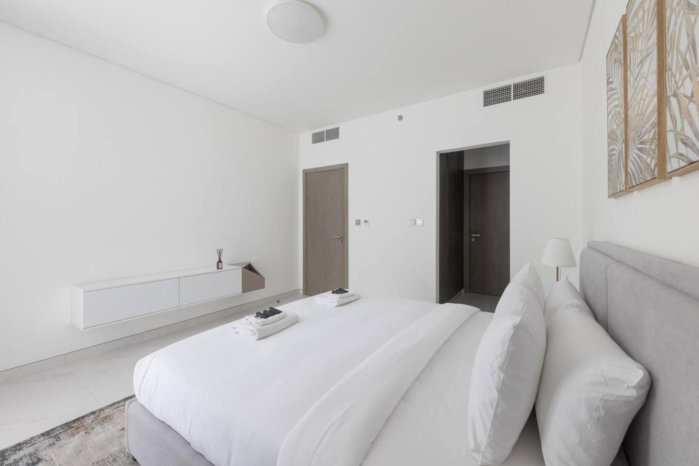 District One, Mbr Brand New Full Lagoon View Apartment *