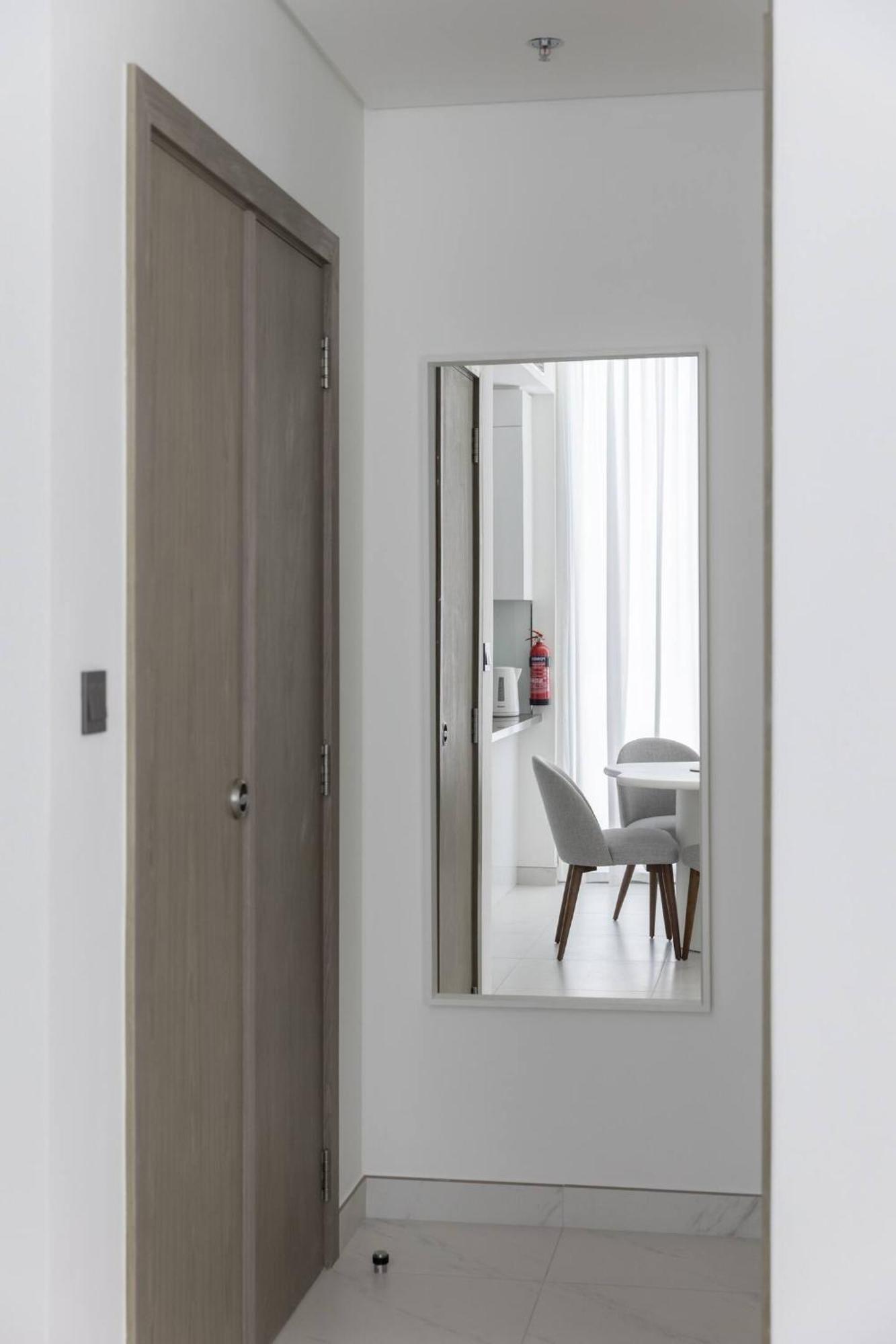 District One, Mbr Brand New Full Lagoon View Apartment