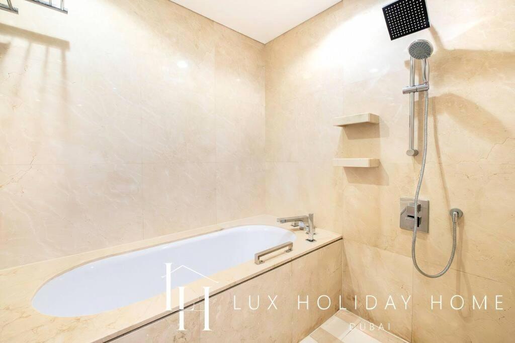 Lux The Jw Marina 2 Dubai