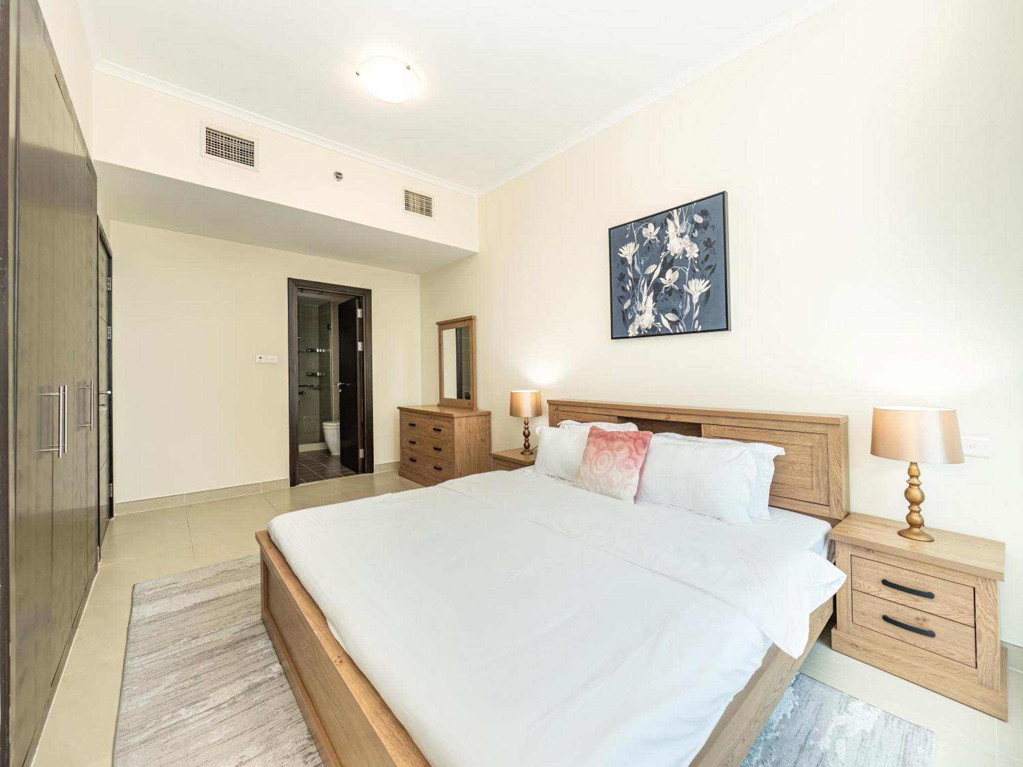 Marina Views - 2br Luxury Apartment, High Floor, Torch Marina *