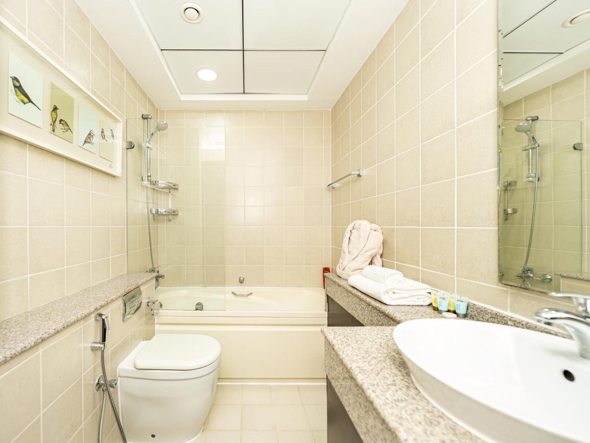 Marina Views - 2br Luxury Apartment, High Floor, Torch Marina