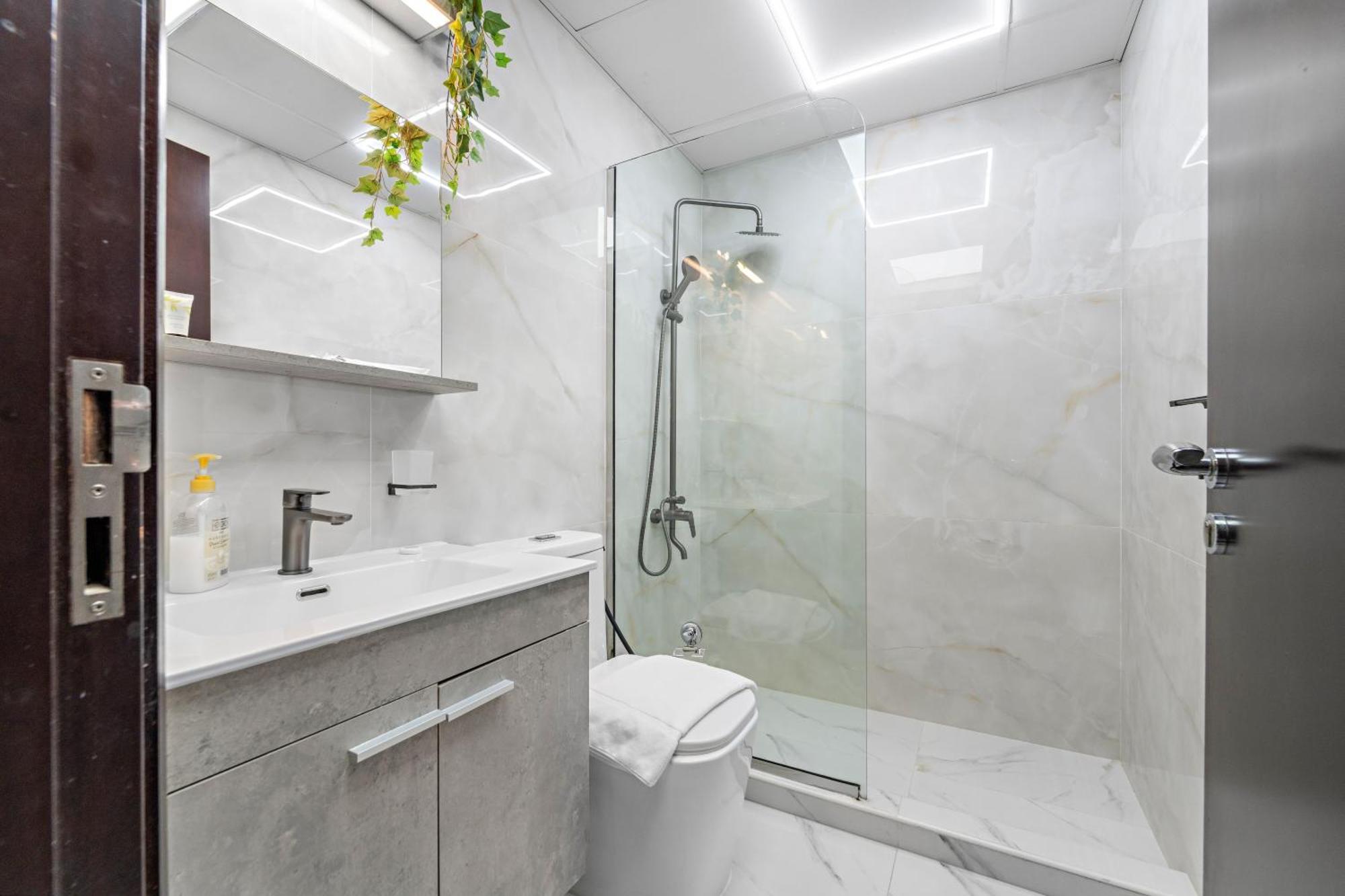 1br Minutes From Mall Of The Emirates Apartment *