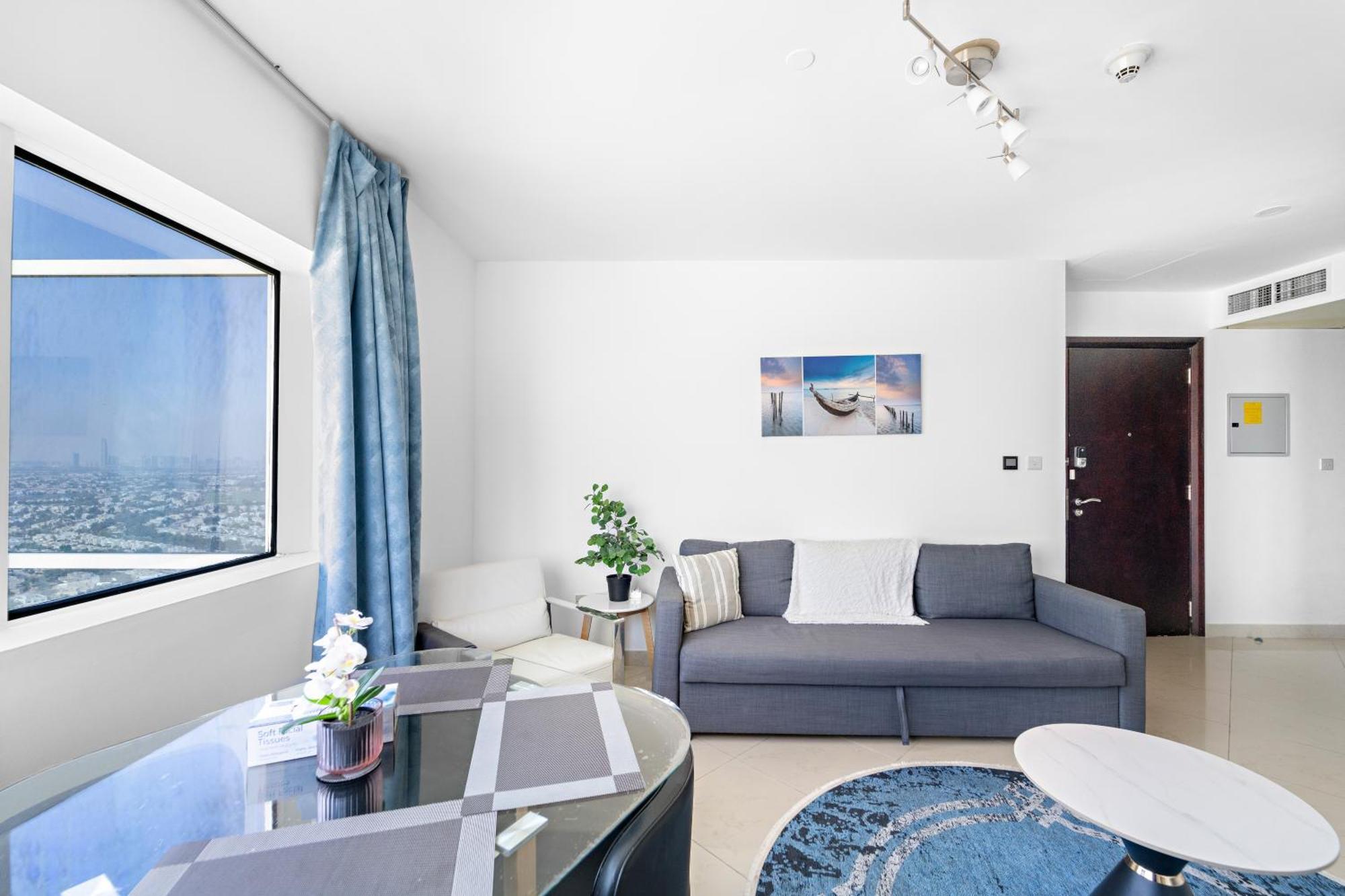 1br Minutes From Mall Of The Emirates Apartment