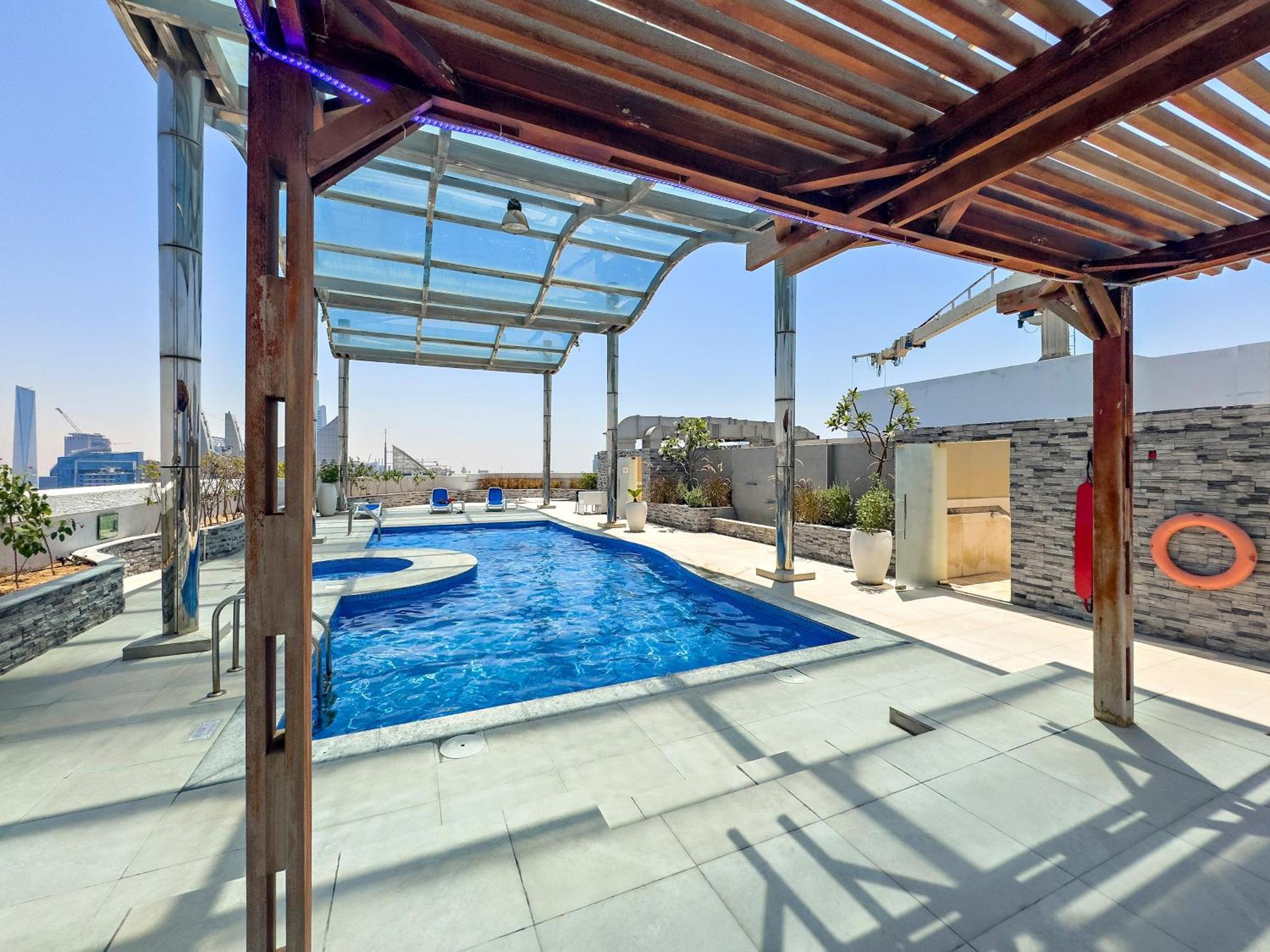 1br Minutes From Mall Of The Emirates Apartment *