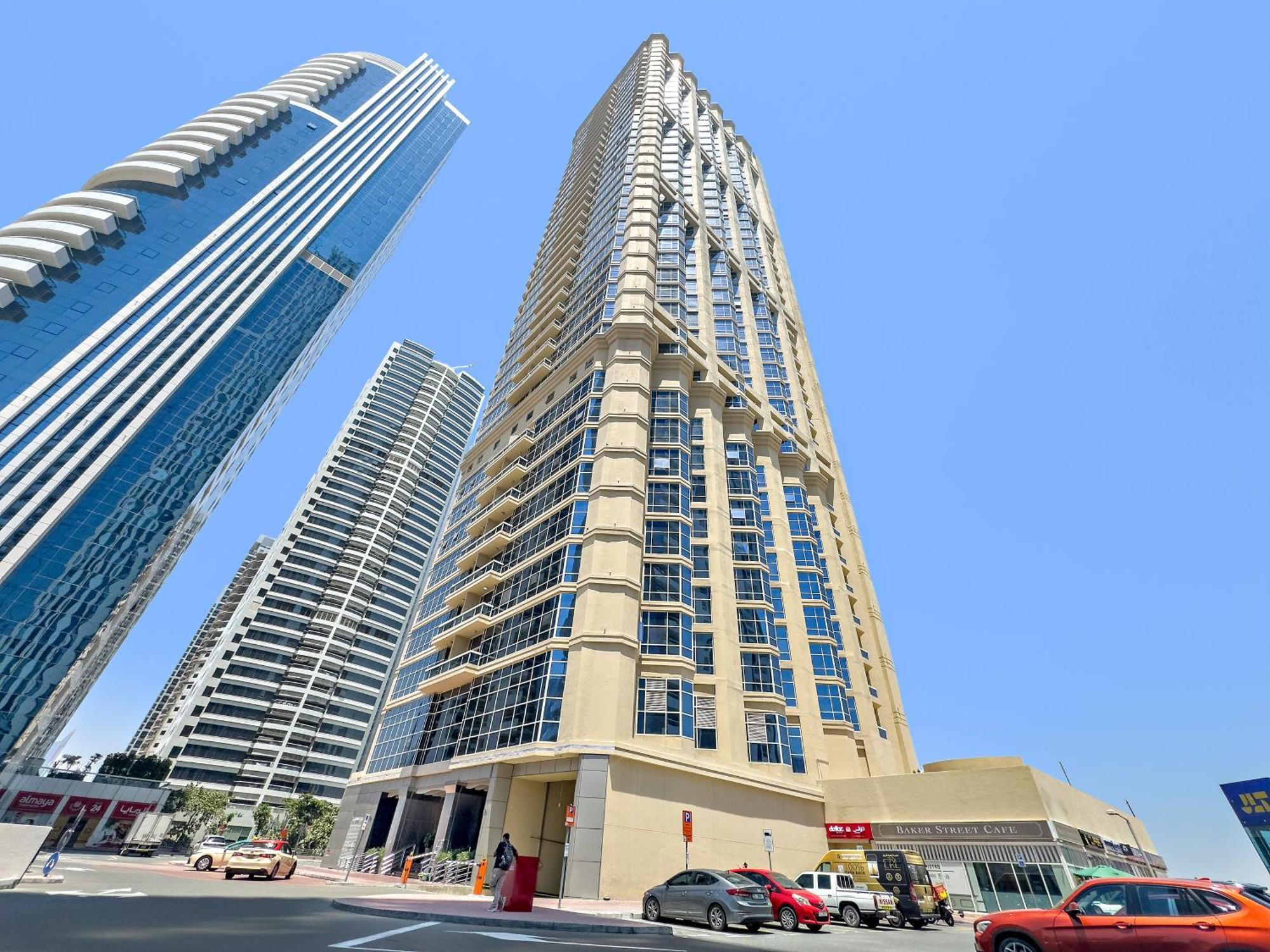 1br Minutes From Mall Of The Emirates Apartment