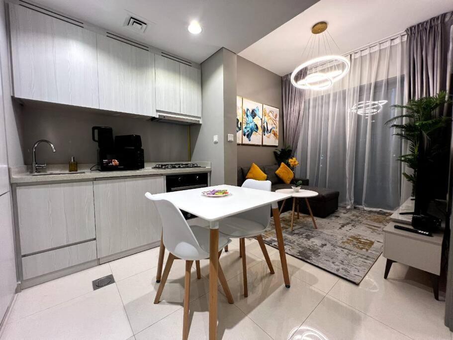 Cozy Pool View 1bhk 4pax * Dubai