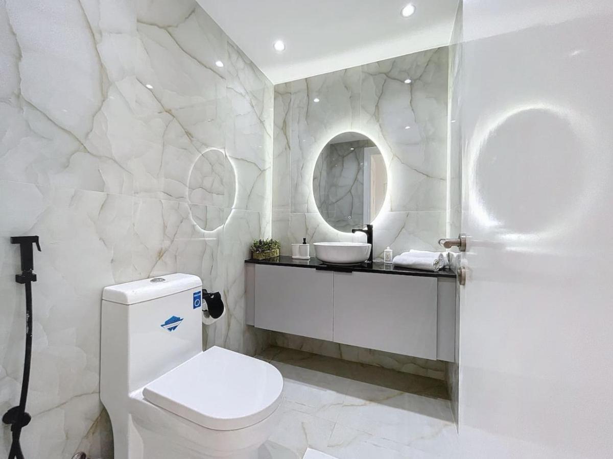 Yacht Bay Tower - Gorgeous Two Bedroom * Dubai