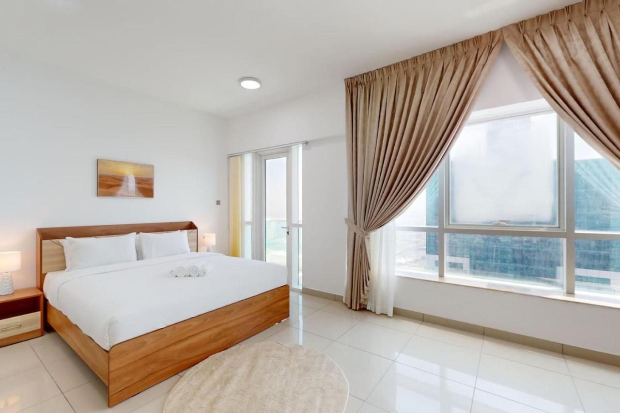 Marina Pinnacle - Serene Three Bedroom Apartment Dubai
