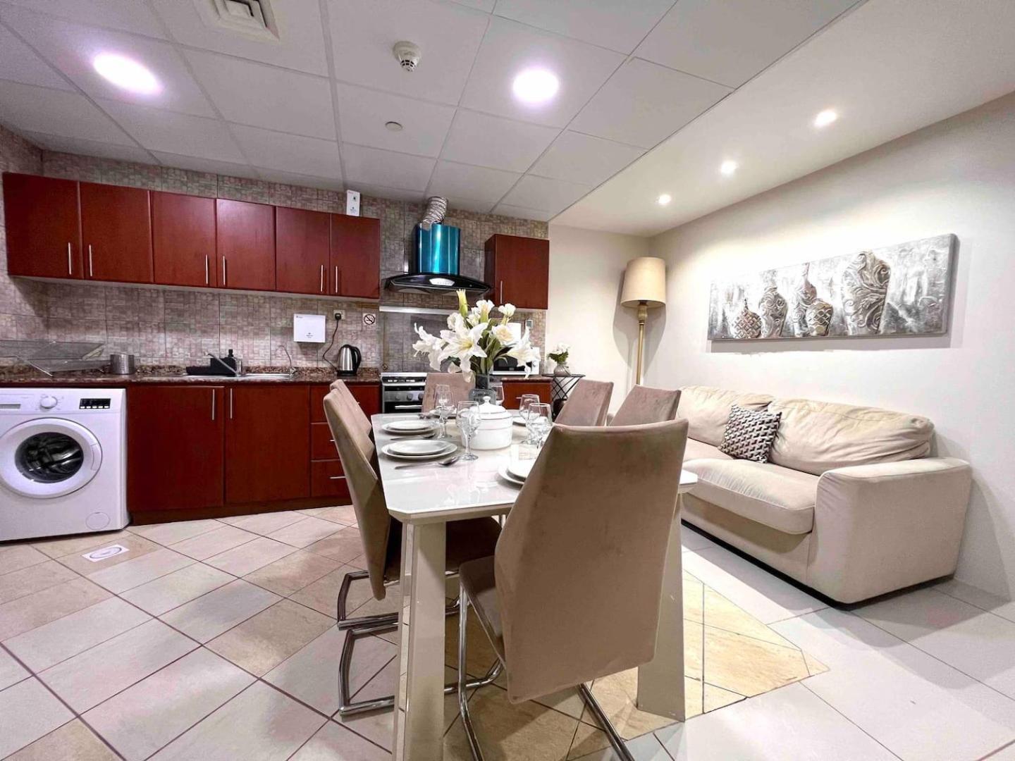 Unique, Elegant Floor With Sea View