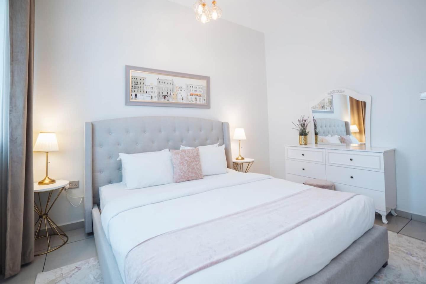 Charming Warm With Amazing Views Of The Apartment Dubai