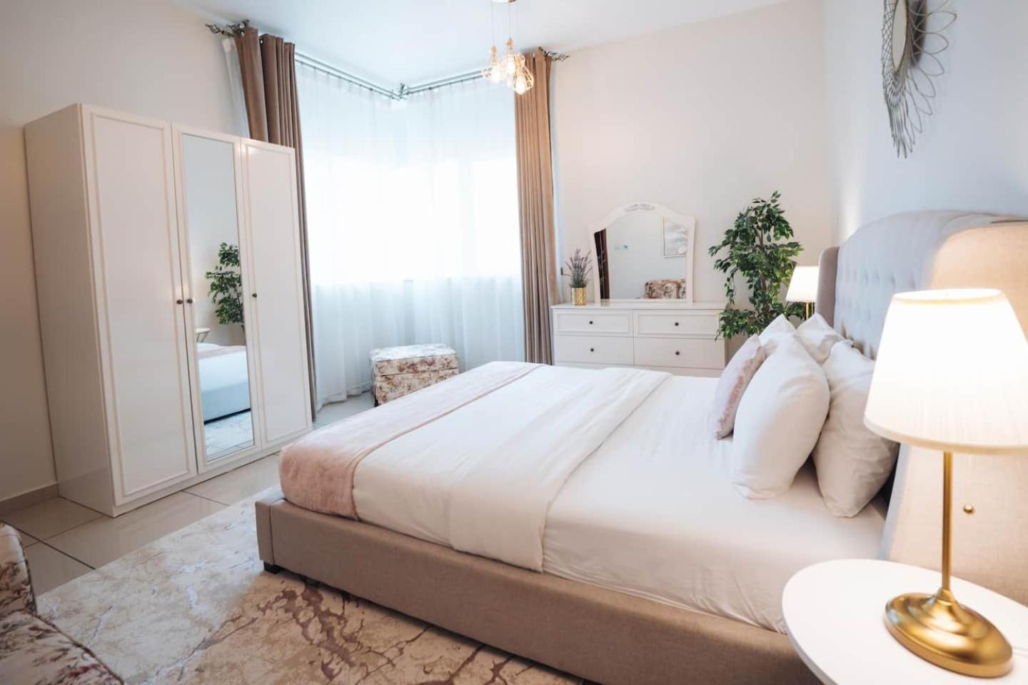 Charming Warm With Amazing Views Of The Apartment *