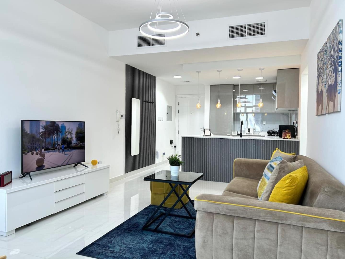 Charming One Bedroom In Marina Apartment *