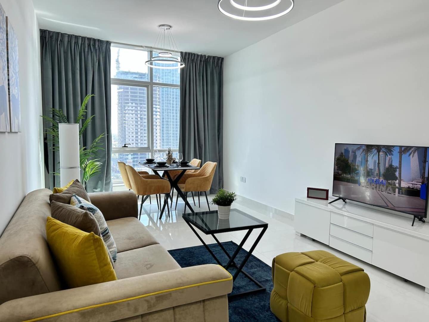 Charming One Bedroom In Marina Apartment *