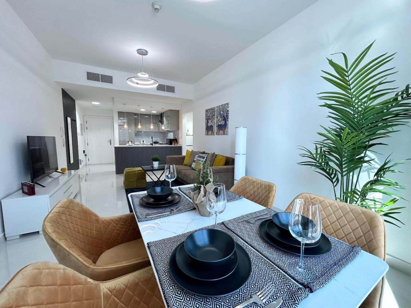 Charming One Bedroom In Marina