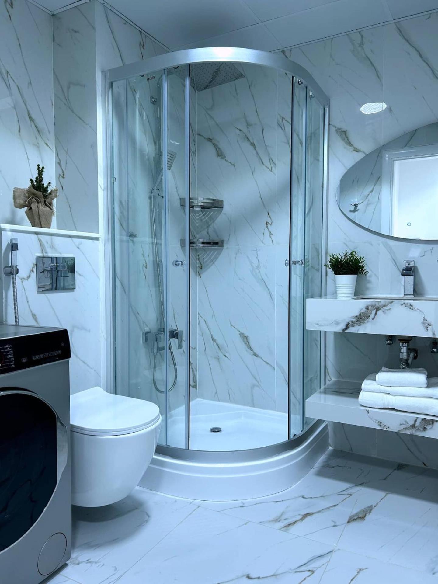 Charming One Bedroom In Marina Apartment