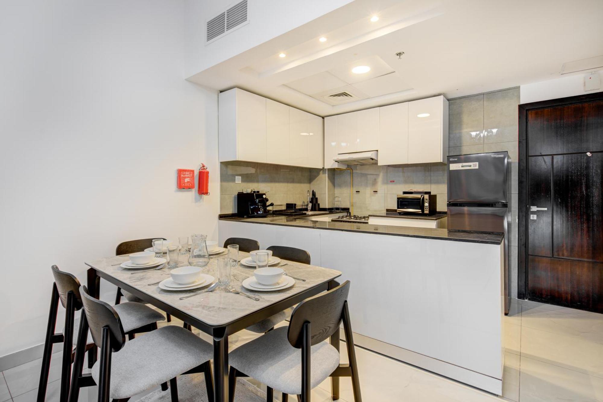 Apartment Mira Homes -newly 2 Bedroom Close To Metro.