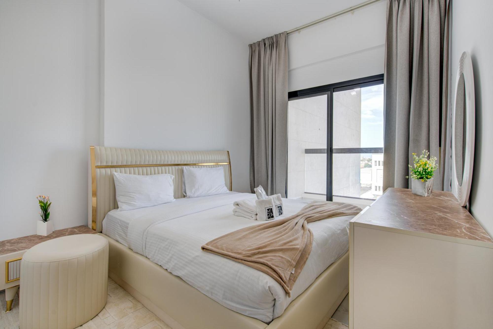 Apartment Mira Homes -newly 2 Bedroom Close To Metro.