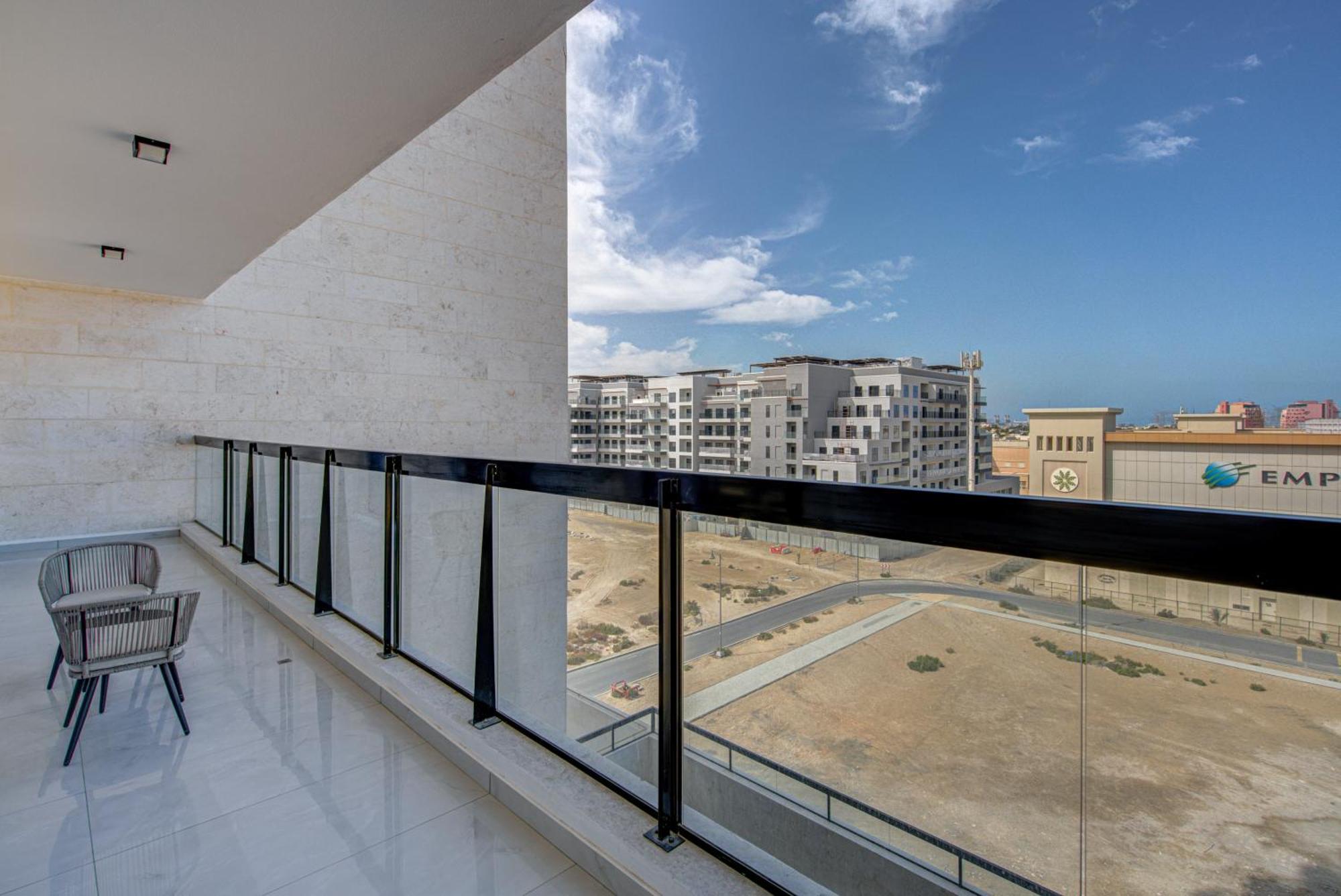 Mira Homes -newly 2 Bedroom Close To Metro. Apartment