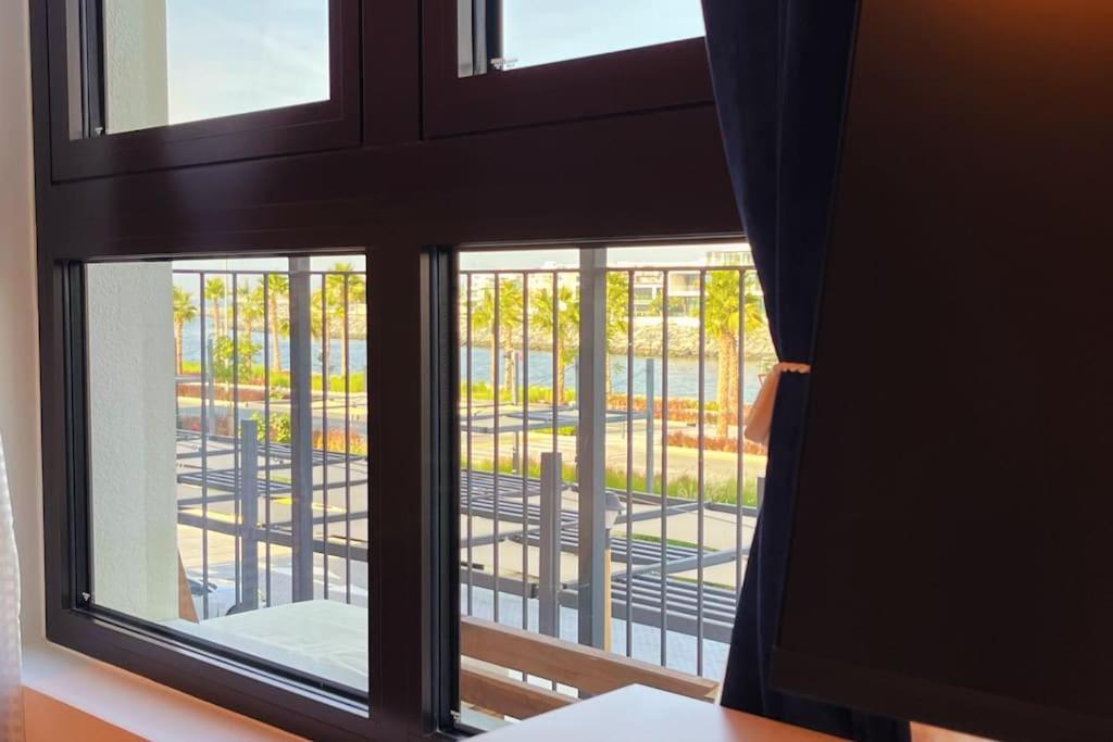 Full Seaview Comfortable La Apartment Dubai