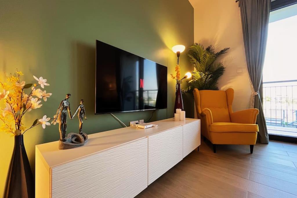 Full Seaview Comfortable La Apartment Dubai