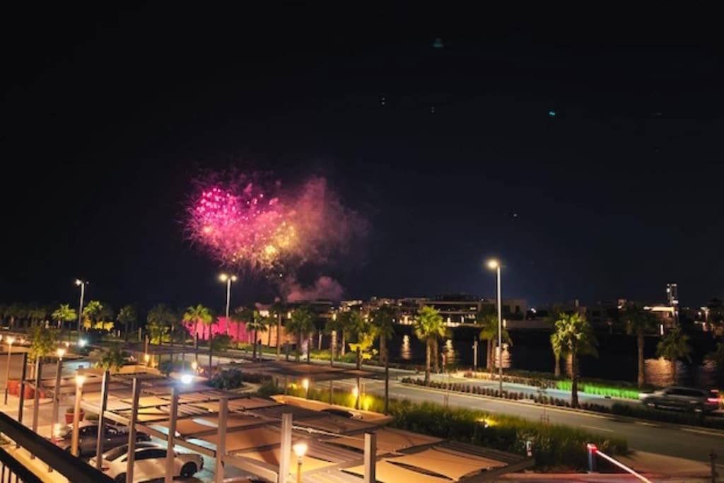 Full Seaview Comfortable La * Dubai