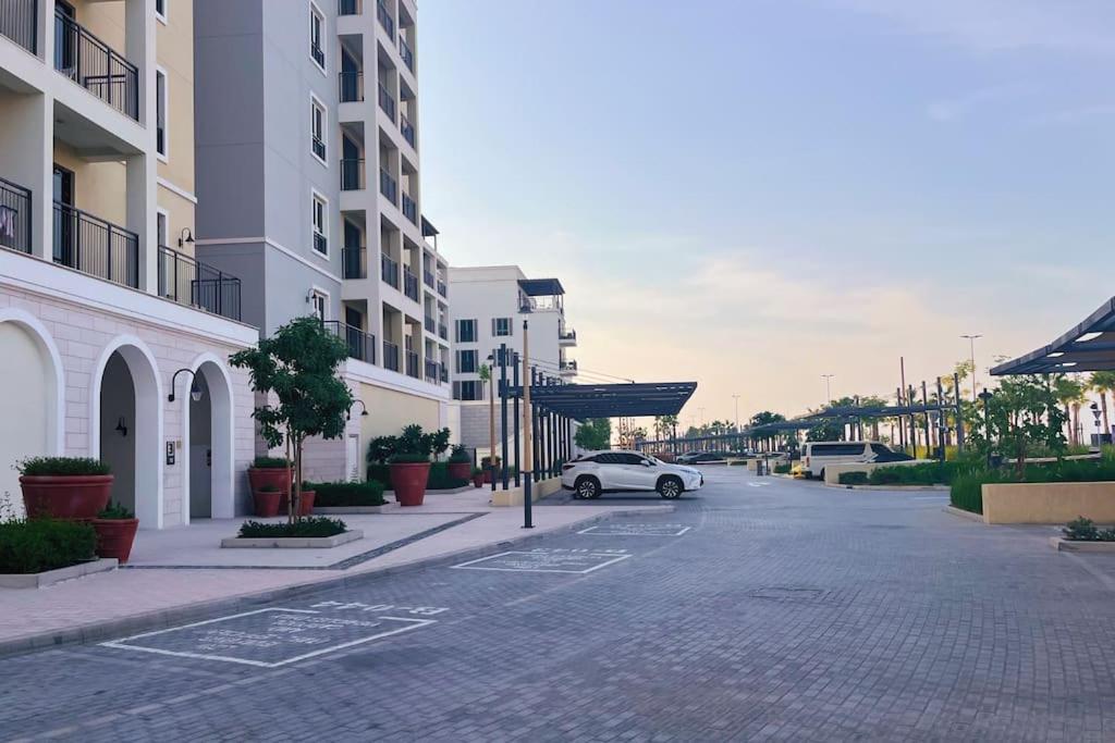 Full Seaview Comfortable La Apartment Dubai
