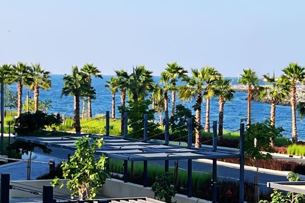 Full Seaview Comfortable La Dubai