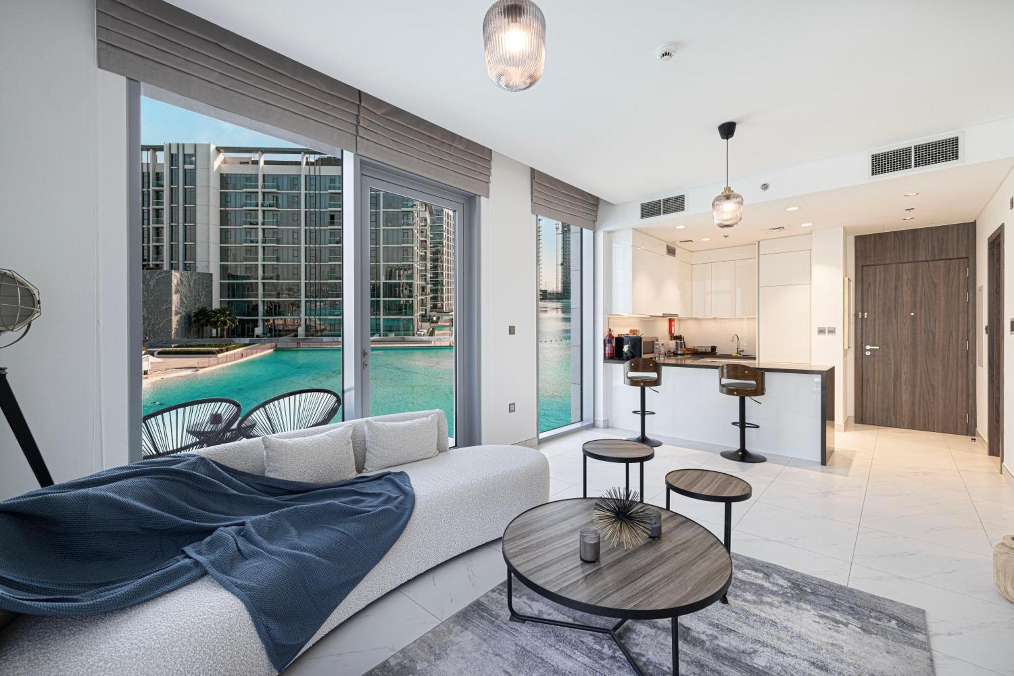 Full Lagoon View Access Exclusive Building Apartment Dubai