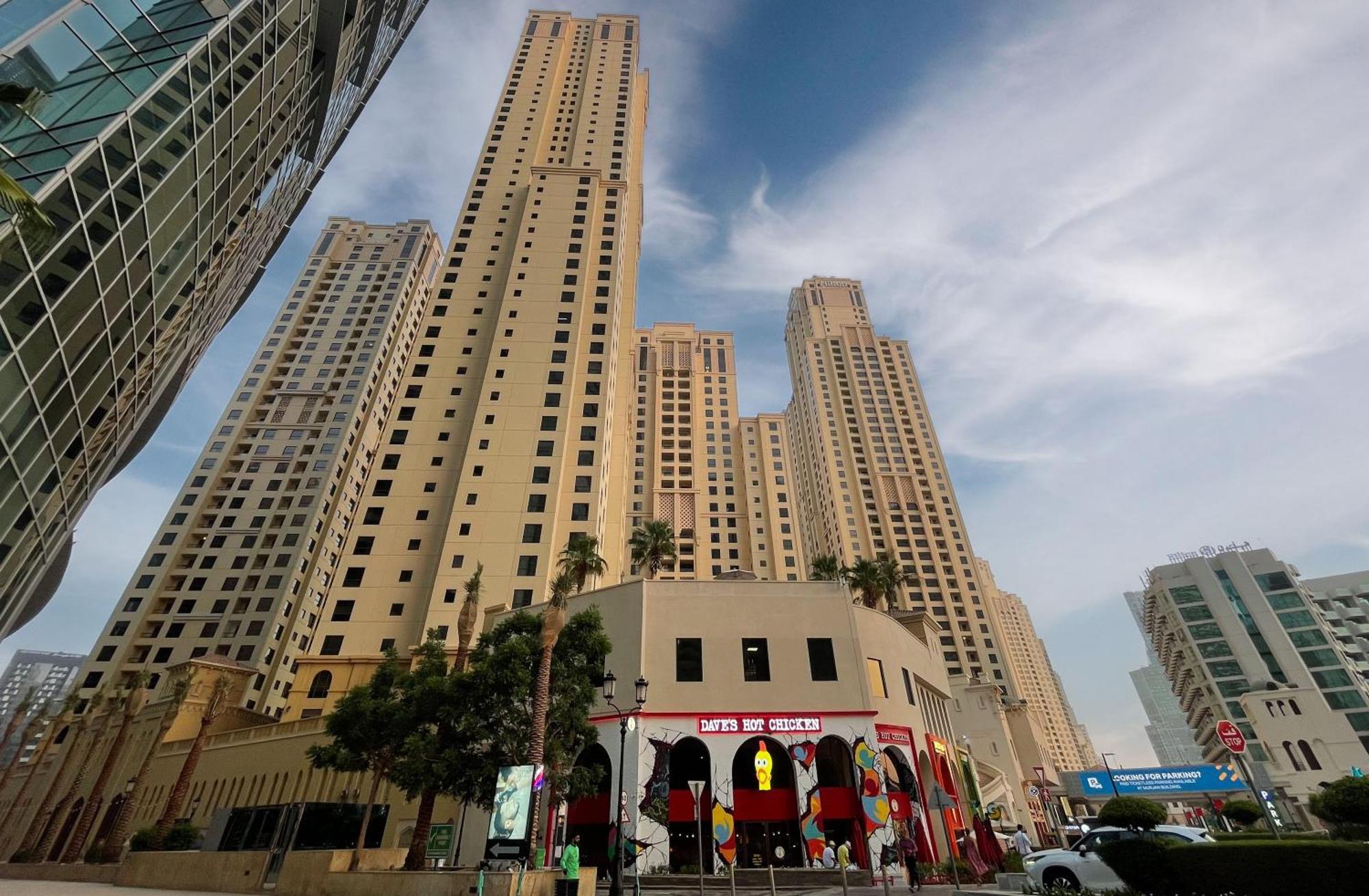 Elite Lux Homes - Beachside Haven Stylish 1 Bhk In Jbr Apartment *