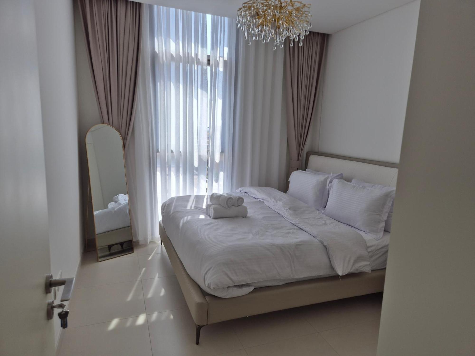 Downtown Luxury By Mall & Burj Khalifa Apartment *