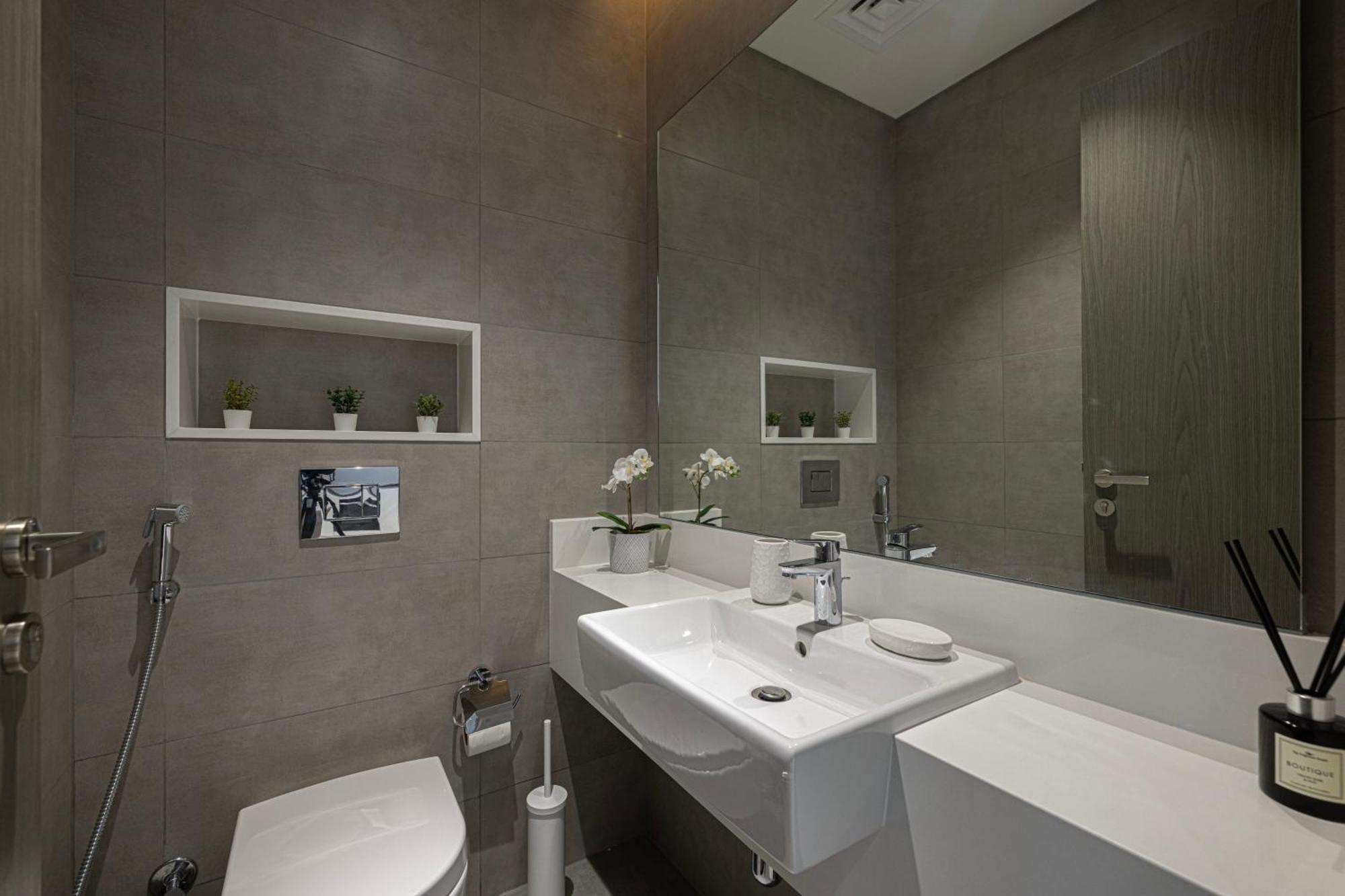 Crystal Lagoon View Access Fast Wi-fi Apartment *
