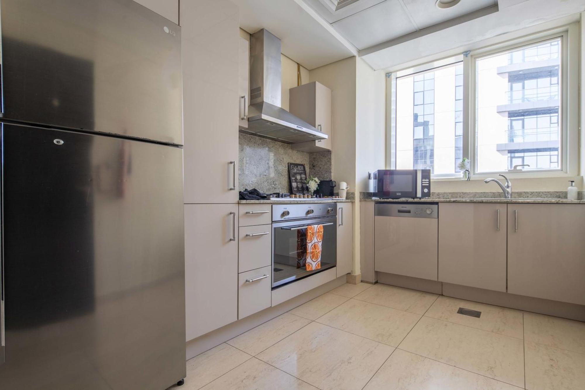 Frank Porter - Mon Reve Apartment