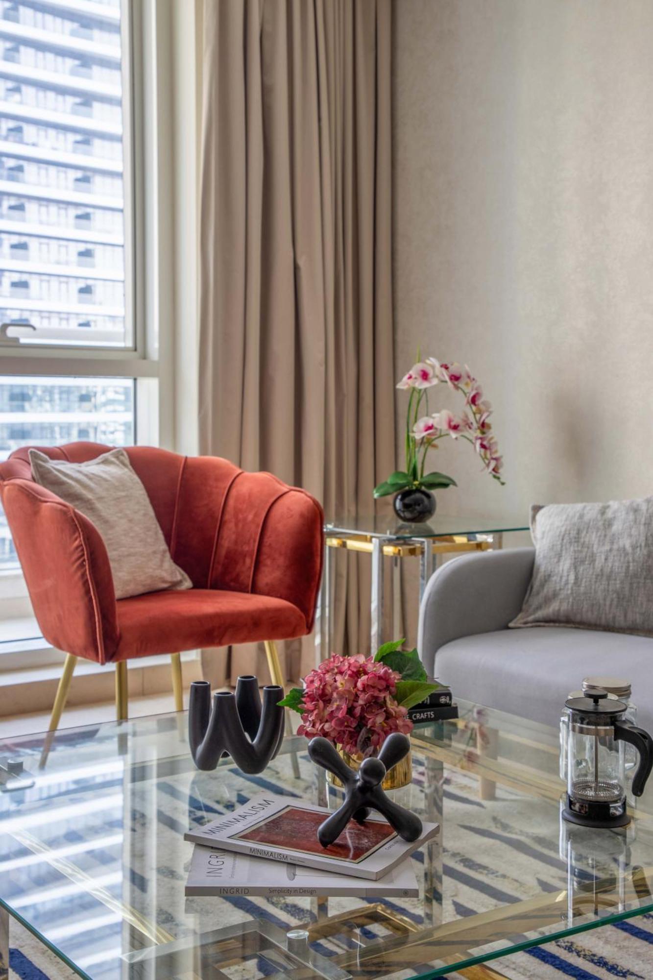Frank Porter - Mon Reve Apartment