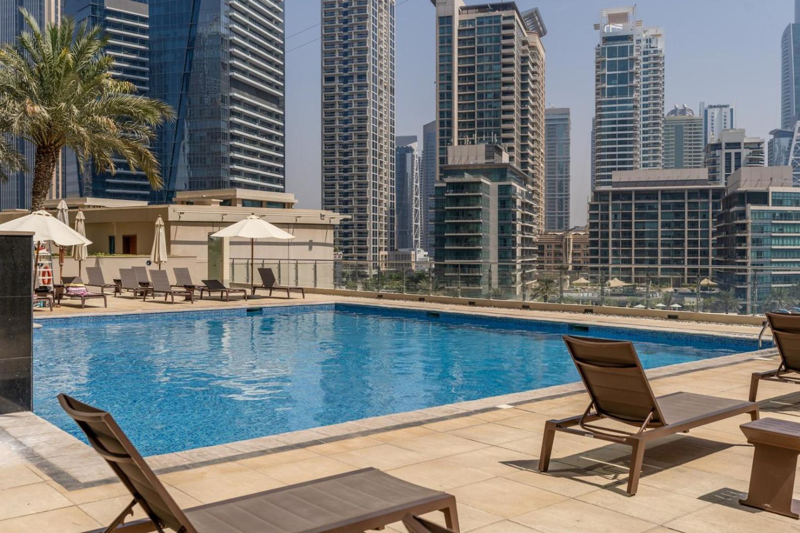 Guestready - Green Light Over Marina Dubai