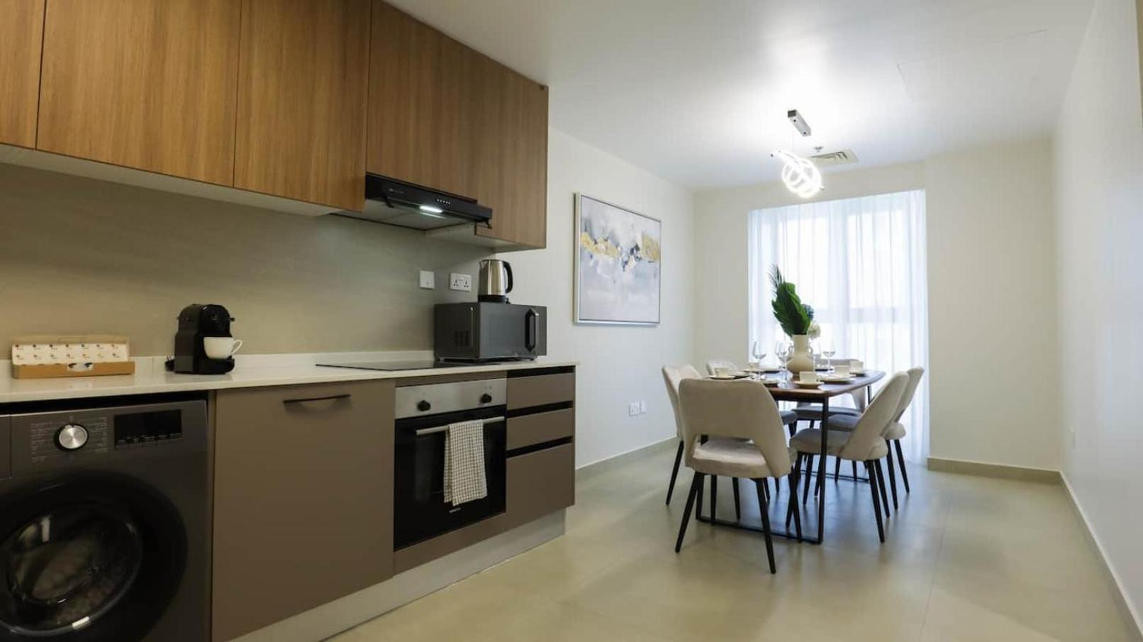 Exquisite 2-bedroom With Sea View Apartment